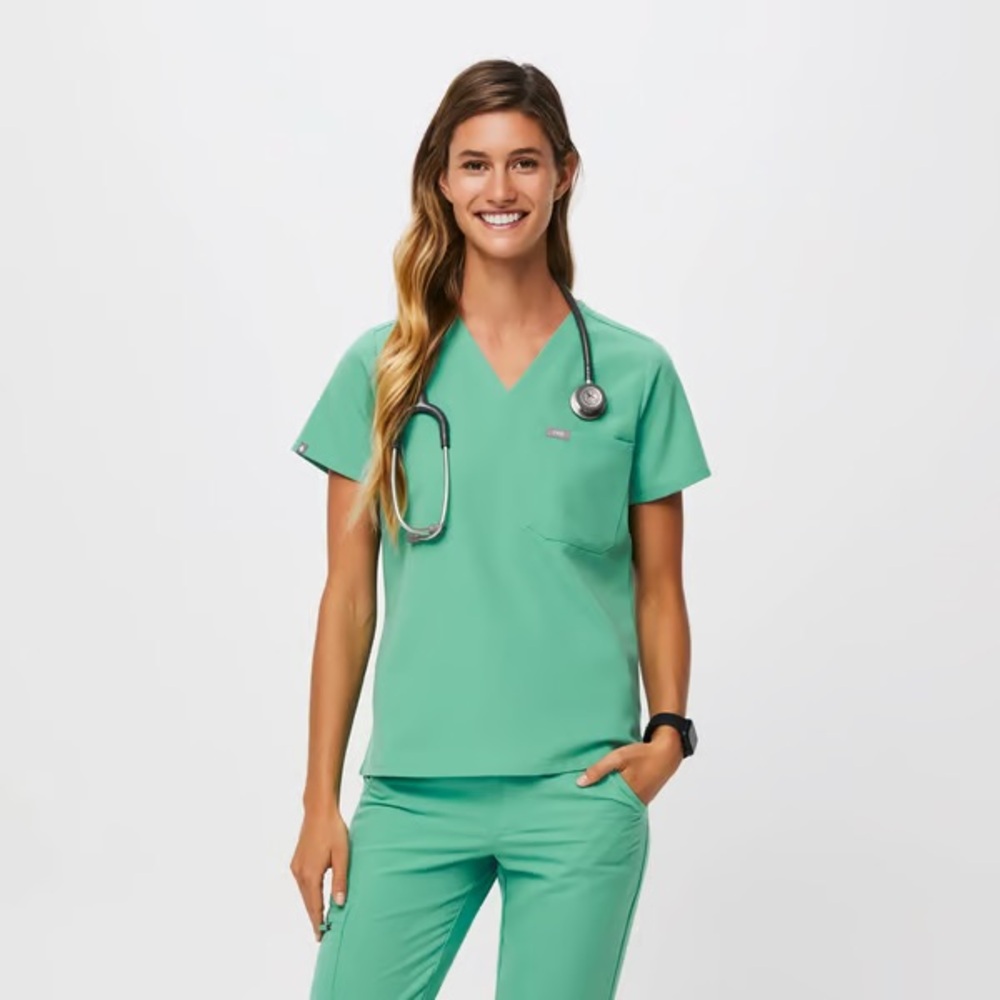NWT FIGS Women’s Scrub Top Catarina in Surgical Green
